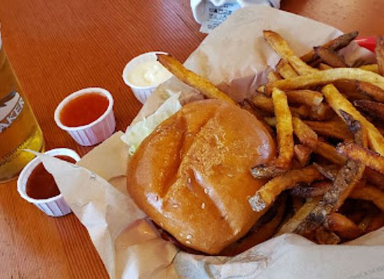 washington/north-cascades-national-park/bar/mt-baker-ski-area-raven-hut-mid-mountain-day-lodge