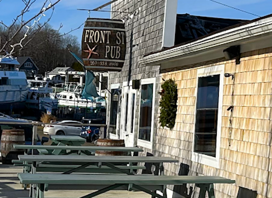 maine/waldo-county/bar/front-street-pub