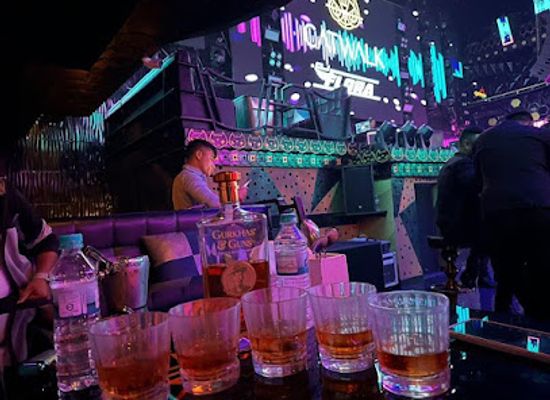 nepal/gandaki-province/bar/club-catwalk