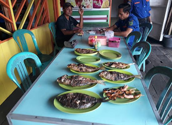 indonesia/pulau-derawan/bar/warung-aisya-tanjung-batu-derawan