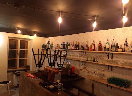 slovakia/bratislava/bratislava-castle-hrad/bar/hop-cip-bar