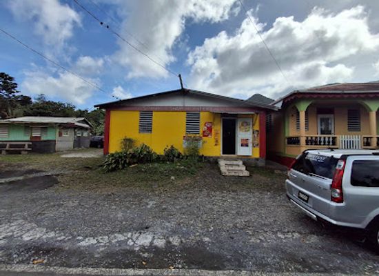 dominica/saint-george/bar/spanny-s-shop-n-waterfall