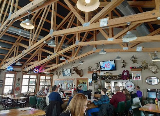 wisconsin/driftless-area/bar/red-pines-bar-grill