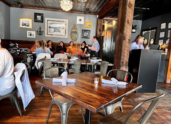 north-carolina/blue-ridge-mountains/bar/whiskey-water-seafood-and-bourbon-bar