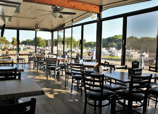 minnesota/mississippi-river/bar/mississippi-pub