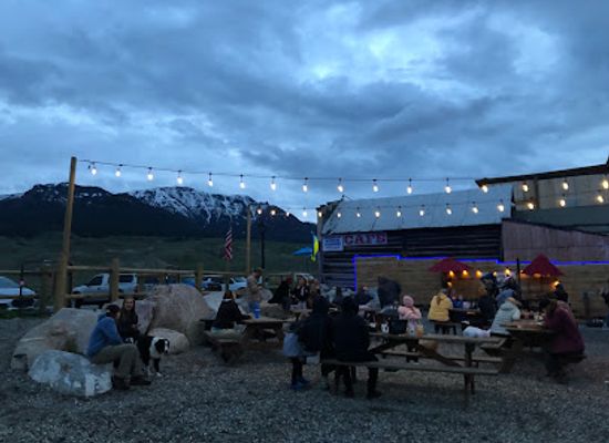 montana/yellowstone-national-park/bar/blue-goose-saloon
