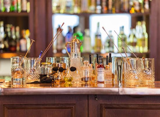 poland/krakow/bar/mercy-brown-cocktails-jazz-burlesque
