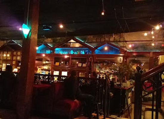 illinois/naperville/bar/frankie-s-blue-room