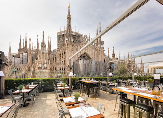 italy/milan/duomo/bar/obica-mozzarella-bar-duomo