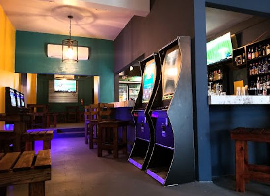 puerto-rico/caguas-region/bar/2-palitos-bar-grill