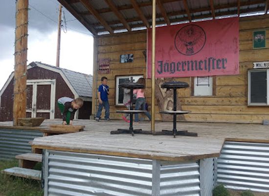 montana/the-beartooth-mountains/bar/lost-village-road-house-saloon