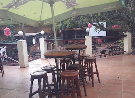 uganda/acholi/bar/bubbles-o-learys-irish-pub