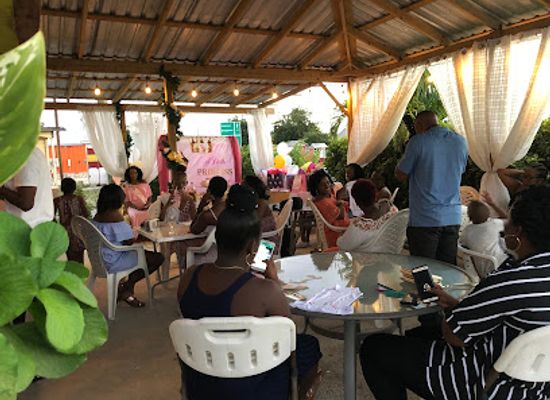 barbados/speightstown/bar/desweetpotbargrill