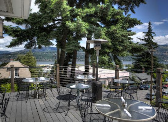 oregon/columbia-river-gorge/bar/3-rivers-grill
