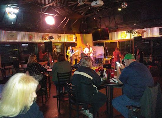 indiana/central-indiana/bar/the-free-spirit