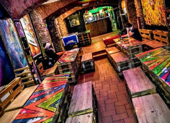 czechia/west-bohemia/bar/drunken-monkey-pub-crawl-boat-party