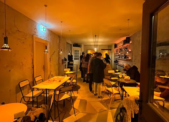 switzerland/fribourg/bar/linden