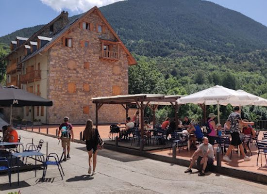 spain/aiguestortes-i-estany-de-sant-maurici-national-park/bar/la-taverneta-apres-ski
