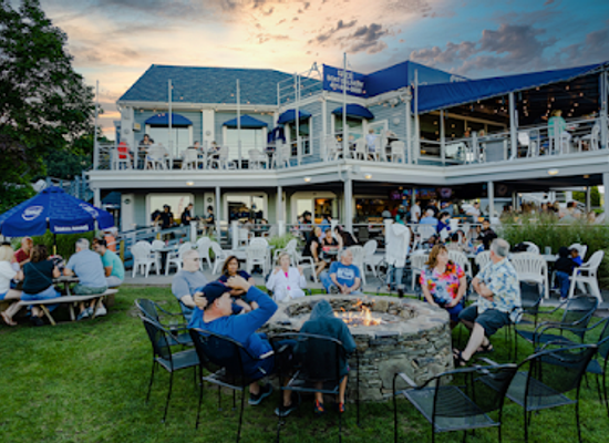 rhode-island/kent-county/bar/chelo-s-waterfront-hometown-bar-and-grille