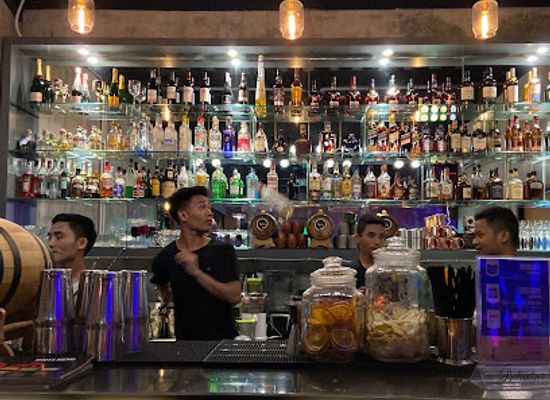 myanmar-burma/dry-zone/bar/tipsy