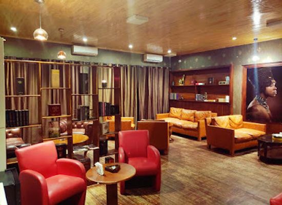 liberia/lake-piso/bar/lit-cigar-lounge