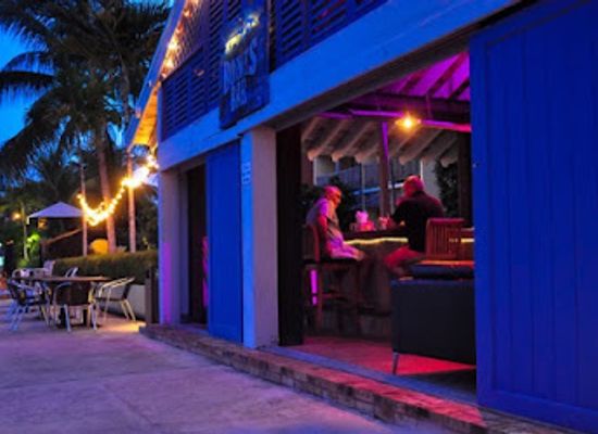 the-bahamas/freeport/bar/bones-bar