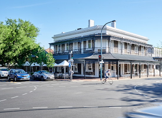 australia/adelaide/north-adelaide/bar/the-lion-hotel