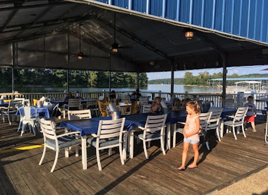 kentucky/land-between-the-lakes-national-recreation-area/bar/captain-jim-s-grill