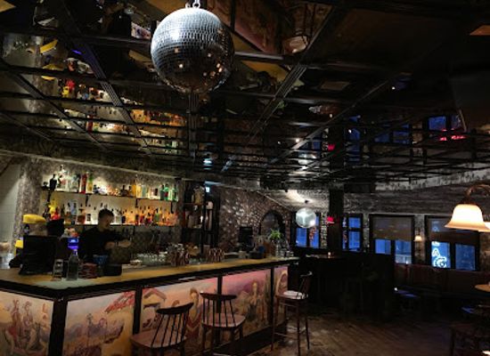iceland/hengifoss-waterfall/bar/pablo-discobar