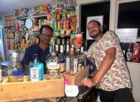maldives/maafushi/bar/boat-bar