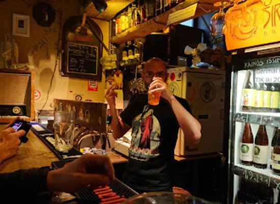 lithuania/vilnius/naujamiestis/bar/bar-dog