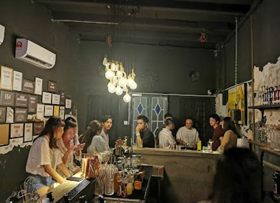 malaysia/george-town/chinatown/bar/cocktails-shots