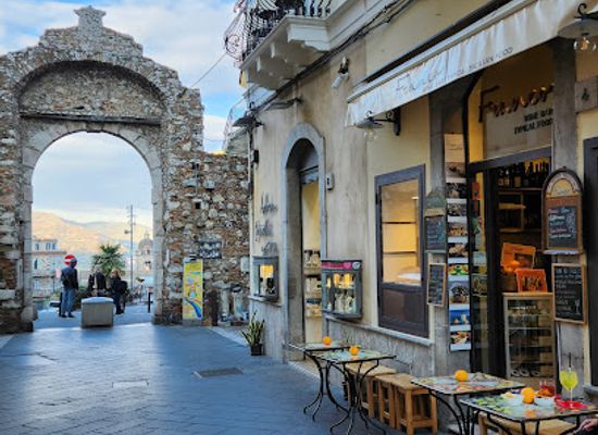italy/taormina/bar/franco-wine-bar-typical-sicilian-food