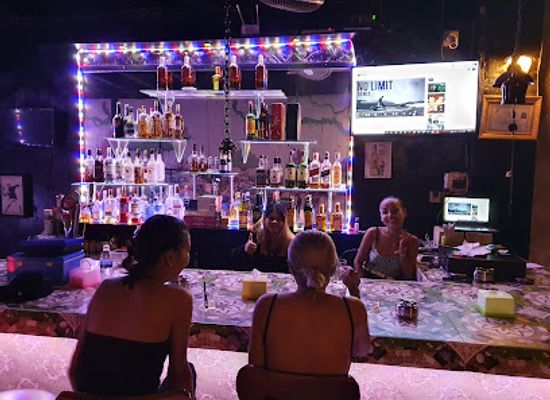 cambodia/kampot/bar/coolgirl-bar