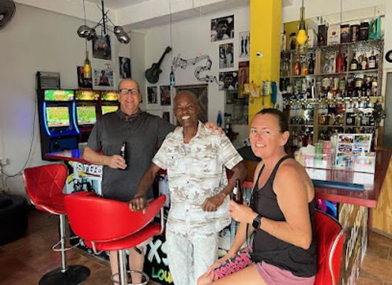 jamaica/ocho-rios/bar/dodd-s-lounge