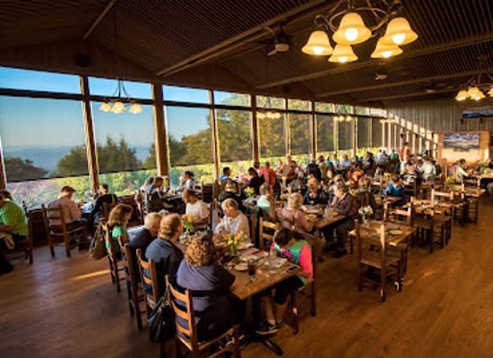 virginia/shenandoah-national-park/bar/pollock-dining-room-at-skyland
