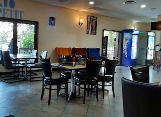 zambia/batoka-gorge/bar/flavours-pub-grill