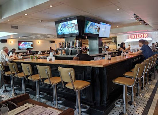 canada/calgary-region/bar/local-public-eatery-garry-st
