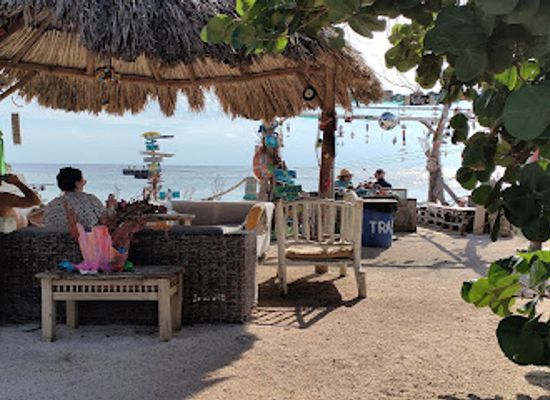 curacao/jan-thiel/bar/tugboat-bar