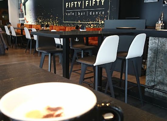 austria/karwendel-mountains/bar/fifty-fifty-50-50