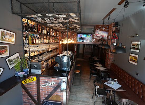 romania/bucegi-mountains/bar/old-cars-pub