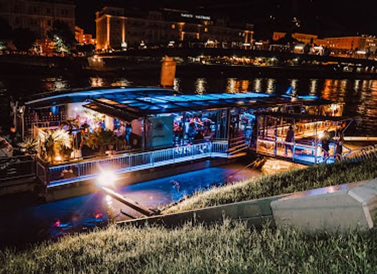 austria/salzburg/leopoldskron-moos/bar/amadeus-salzach-insel-bar