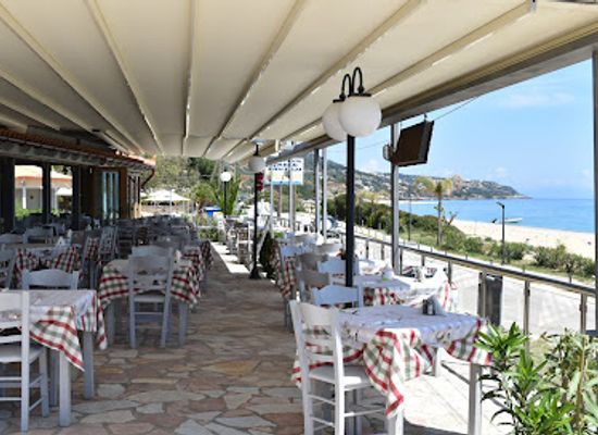 greece/kefalonia/bar/metaxa-bar