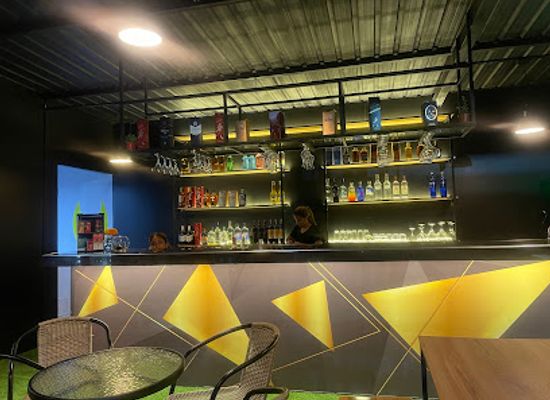 ecuador/manabi-region/bar/wax-rooftop-liquor-store