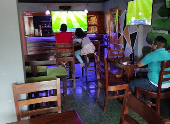 nicaragua/masaya/bar/bonsai-bar-longe