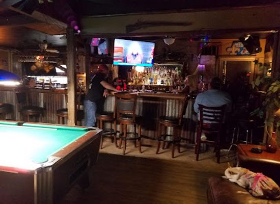 louisiana/chenier-plain/bar/mom-s-bar