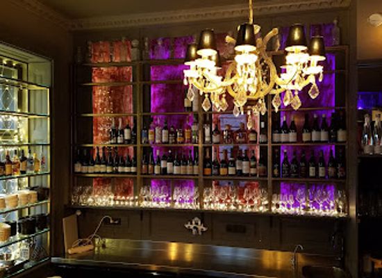 hungary/budapest/andrassy-avenue/bar/parle
