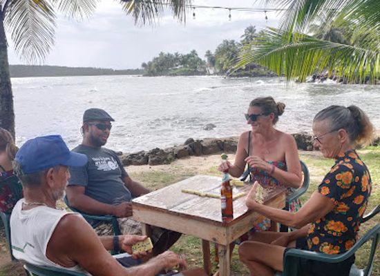 nicaragua/corn-islands/bar/aqui-me-quedo