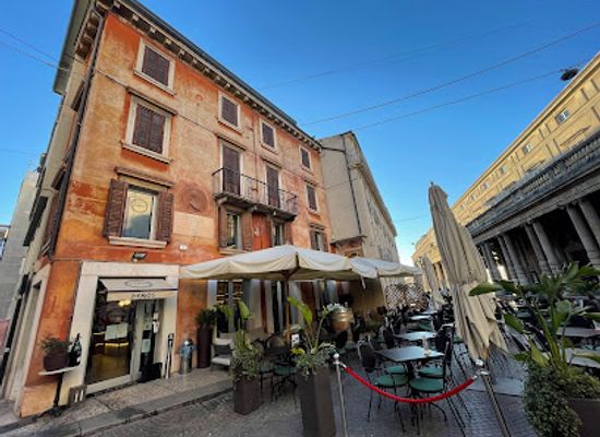 italy/verona/bar/demos