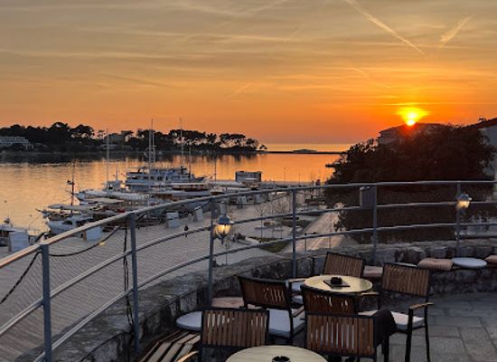 croatia/porec/bar/torre-rotonda-caffe-bar-cocktails